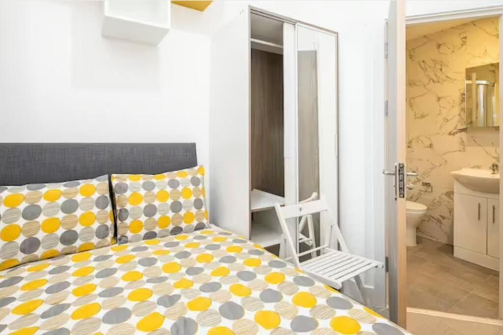 Boutique Modern Hotel Room For Two Near Tube And Bus Stations London Exterior foto