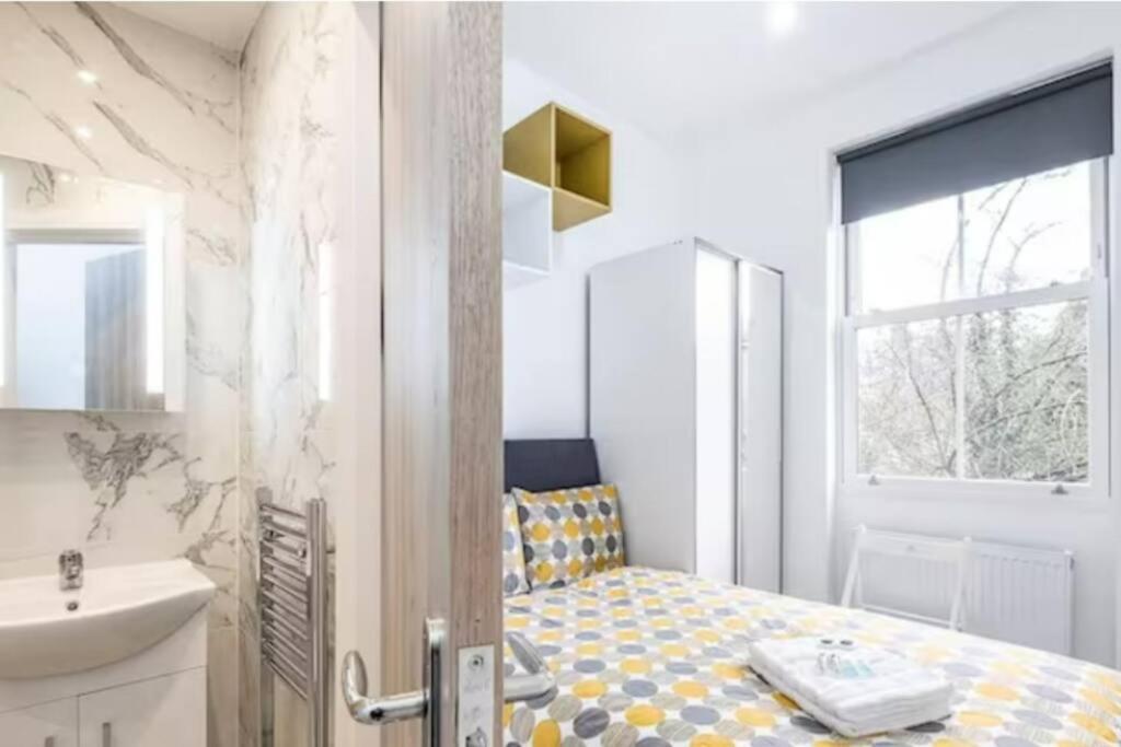 Boutique Modern Hotel Room For Two Near Tube And Bus Stations London Exterior foto
