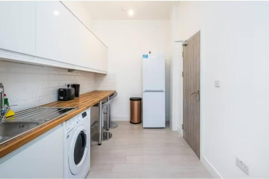 Boutique Modern Hotel Room For Two Near Tube And Bus Stations London Exterior foto